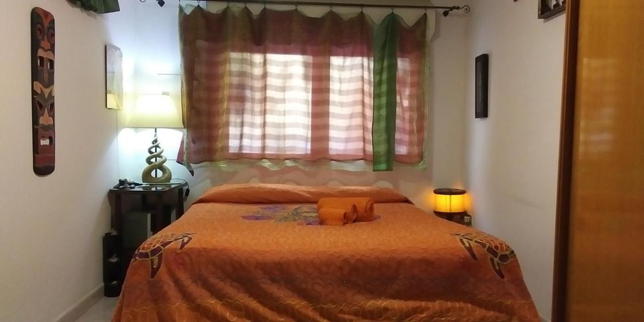 Camera In Appartamento Al Piano Terra 칼리아리 외부 사진